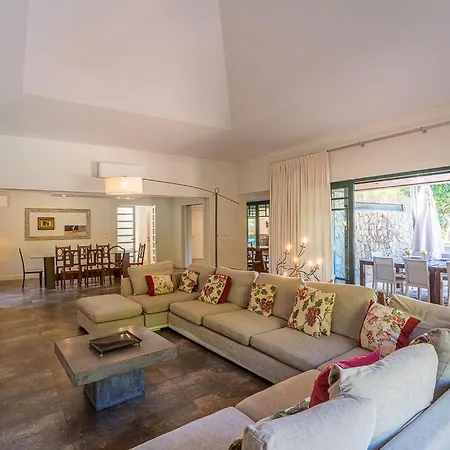 Villa Lux A Luxury 5 Bedroom A Great Location *