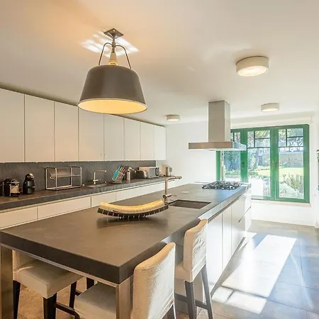 Lux A Luxury 5 Bedroom A Great Location Villa