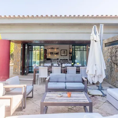 Lux A Luxury 5 Bedroom A Great Location Vila *
